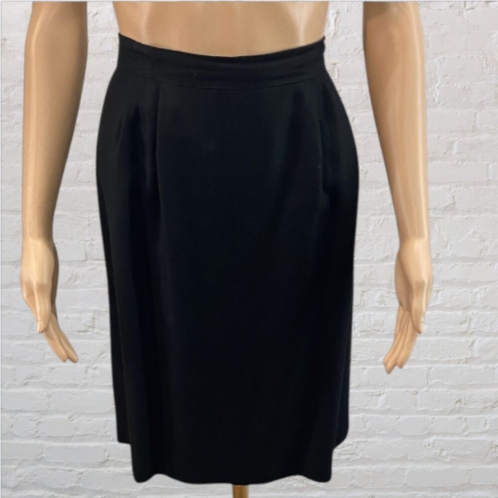 Vintage Black Skirt, Knee Length, Back Zip, Vented & Lined, 2 Side Pockets